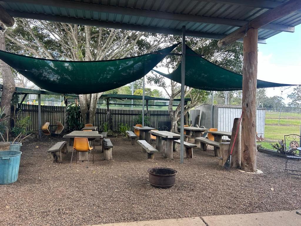 Gundiah Gundy Pub & Caravan Park מראה חיצוני תמונה
