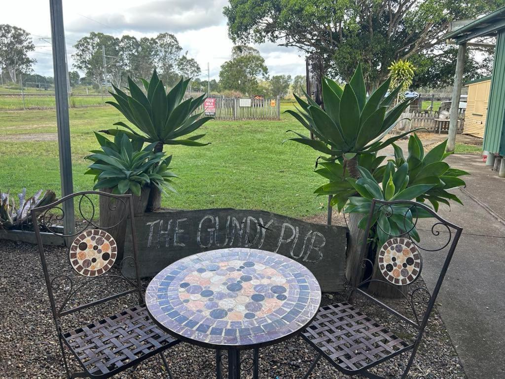 Gundiah Gundy Pub & Caravan Park מראה חיצוני תמונה