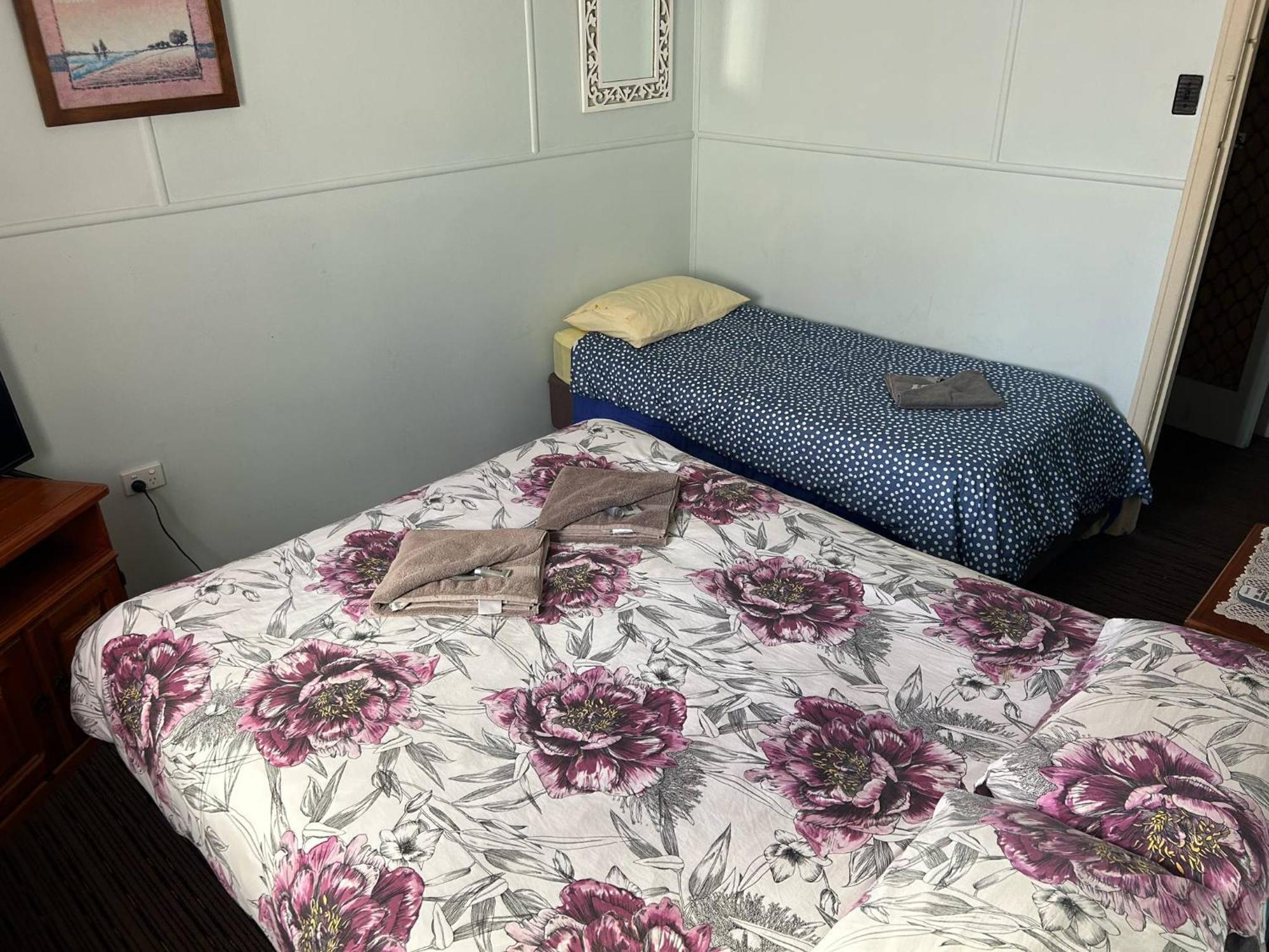 Gundiah Gundy Pub & Caravan Park מראה חיצוני תמונה