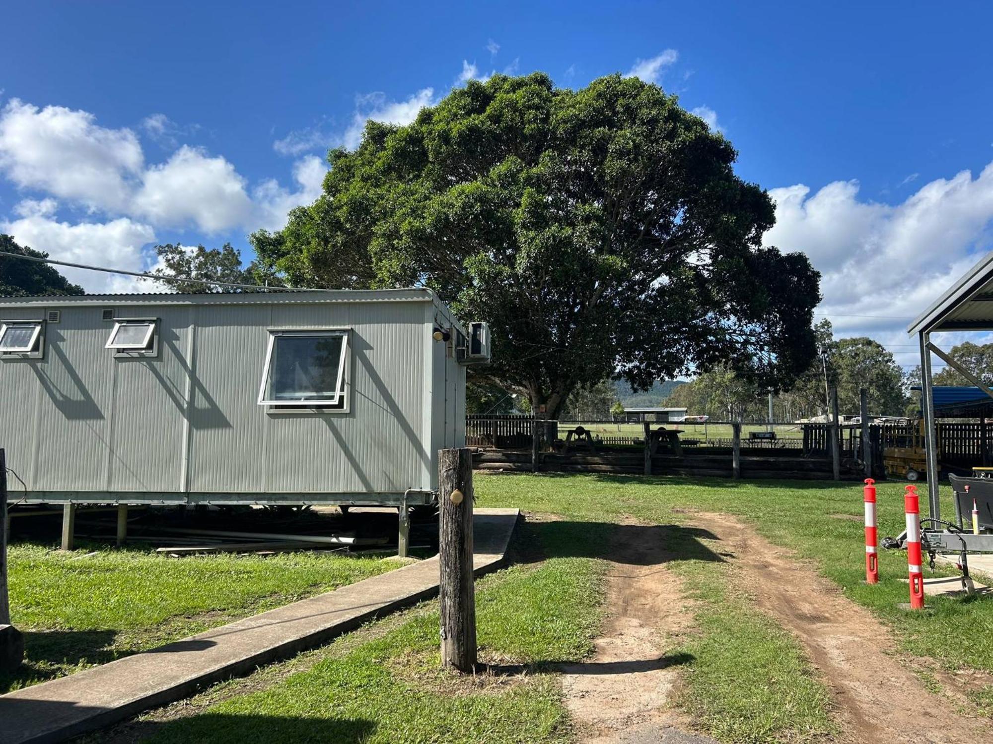Gundiah Gundy Pub & Caravan Park מראה חיצוני תמונה